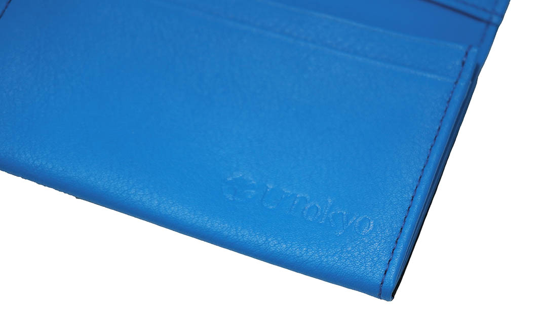 カーボンレザー名刺入れ（黒／スカイブルー）