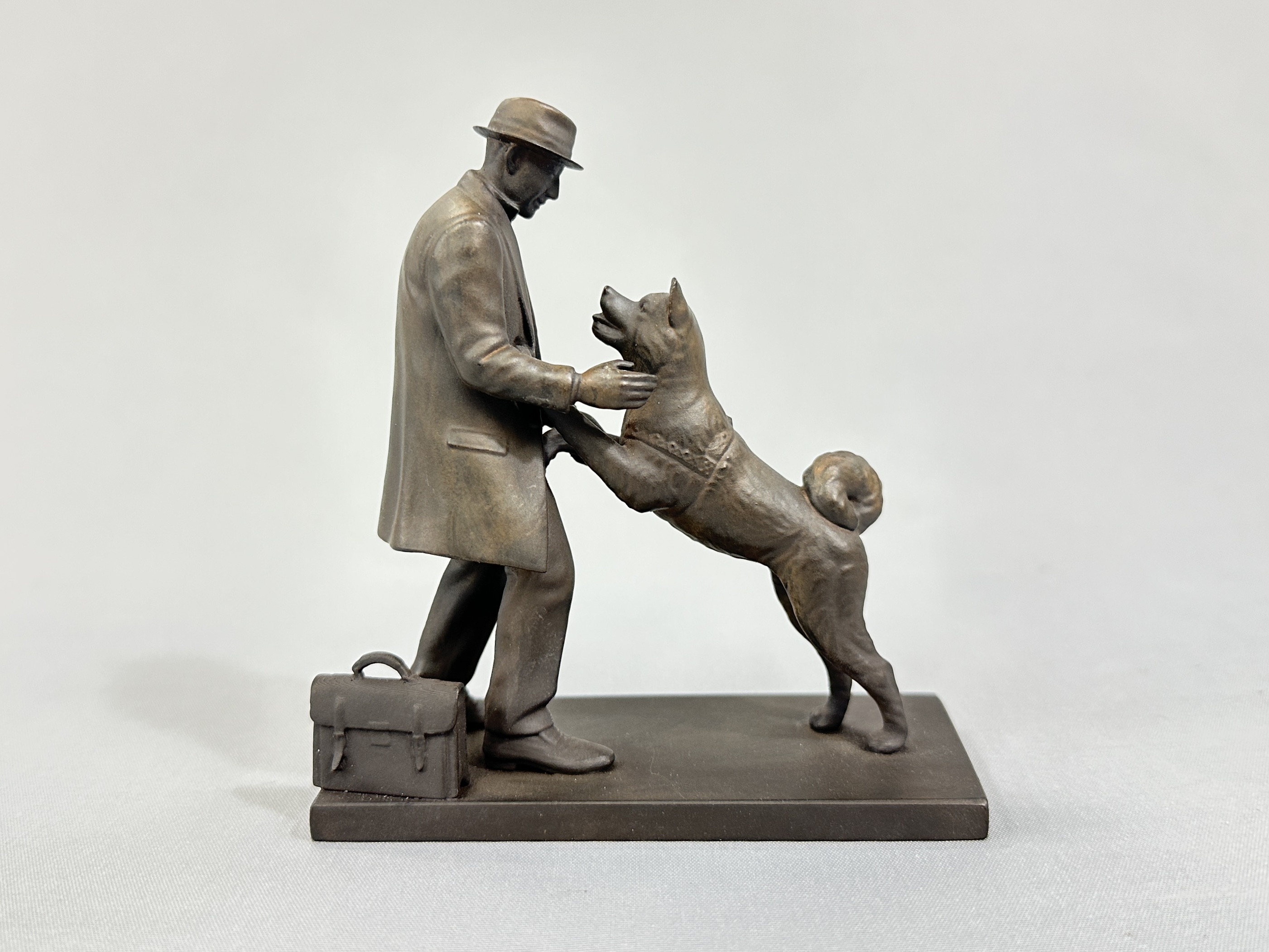 上野（英三郎）博士とハチ公像レプリカ1/18サイズ　旧渋谷駅舎