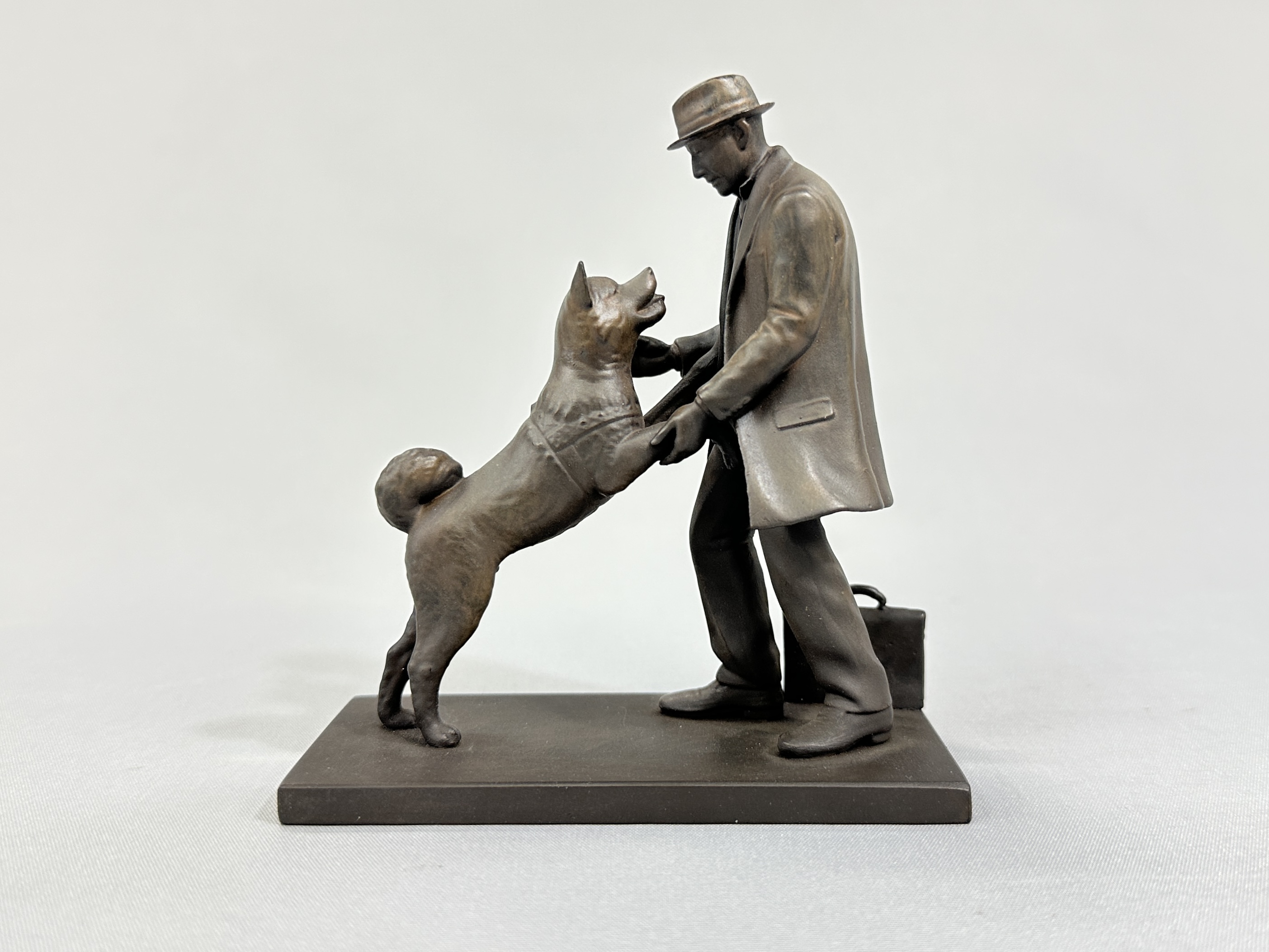 上野（英三郎）博士とハチ公像レプリカ1/18サイズ　銀杏